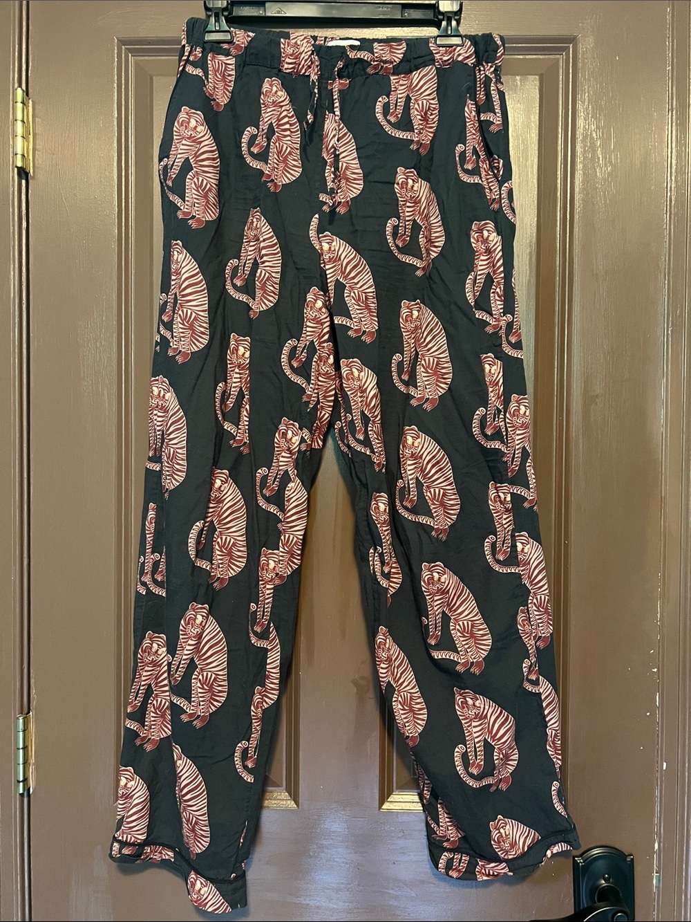 Desmond and Dempsey Black Lounge Pants with Pink Tiger Print M